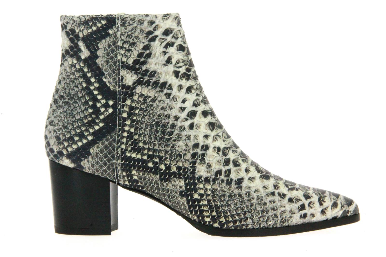 stuart-weitzman-zepher-rock-2