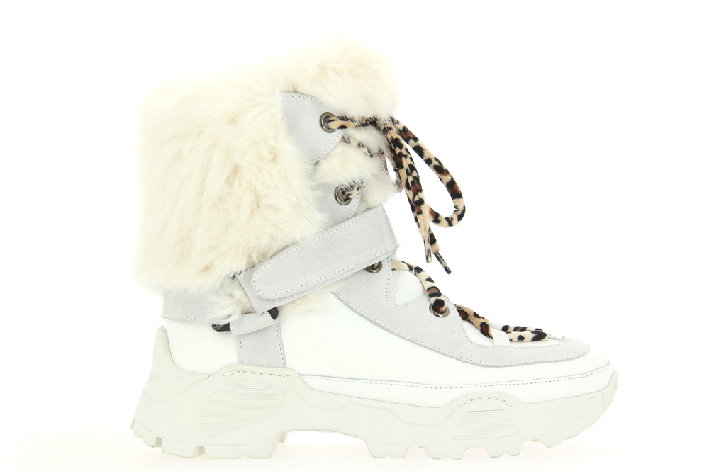 Fur boots for her » Warm feet at icy temperatures